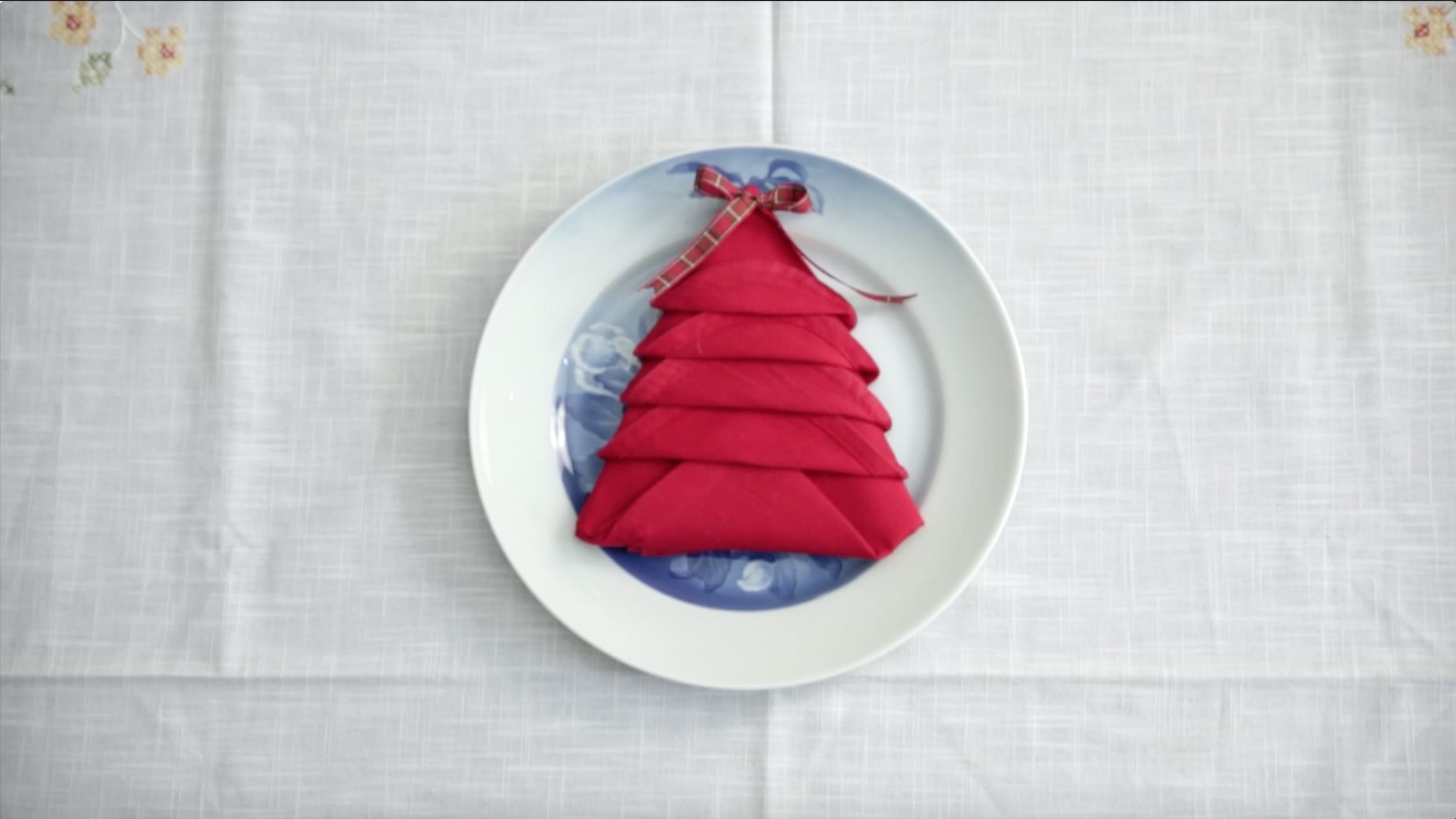 Video: Christmas Tree Napkin Fold